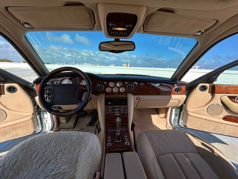 Used 2005 Bentley Arnage R image 16