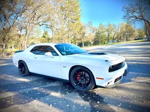 Used 2016 Dodge Challenger R/T Plus image 4