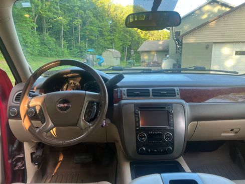Used 2014 GMC Yukon XL SLT w/ SLT-2 Equipment Package AWD/4WD image 12