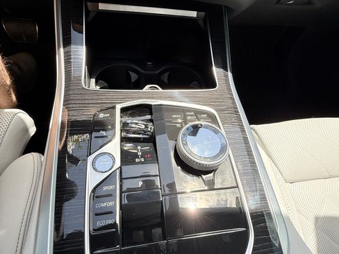 Used 2025 BMW X5 sDrive40i w/ Executive Package image 22