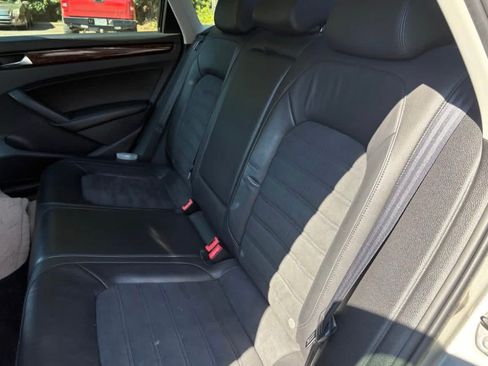 Used 2013 Volkswagen Passat TDI SEL Premium FWD image 7