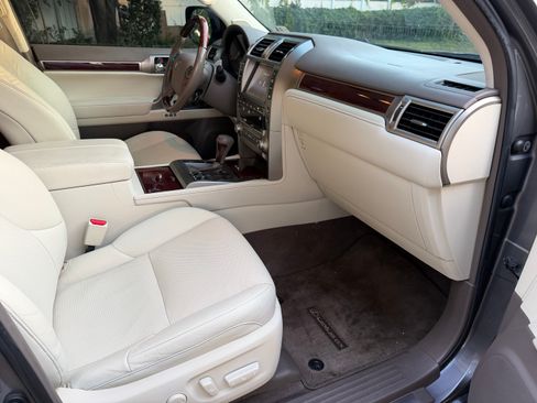 Used 2016 Lexus GX 460 w/ Premium Package AWD/4WD image 9
