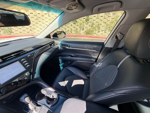 Used 2019 Toyota Camry SE image 14
