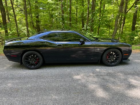 Used 2016 Dodge Challenger SRT Hellcat image 11