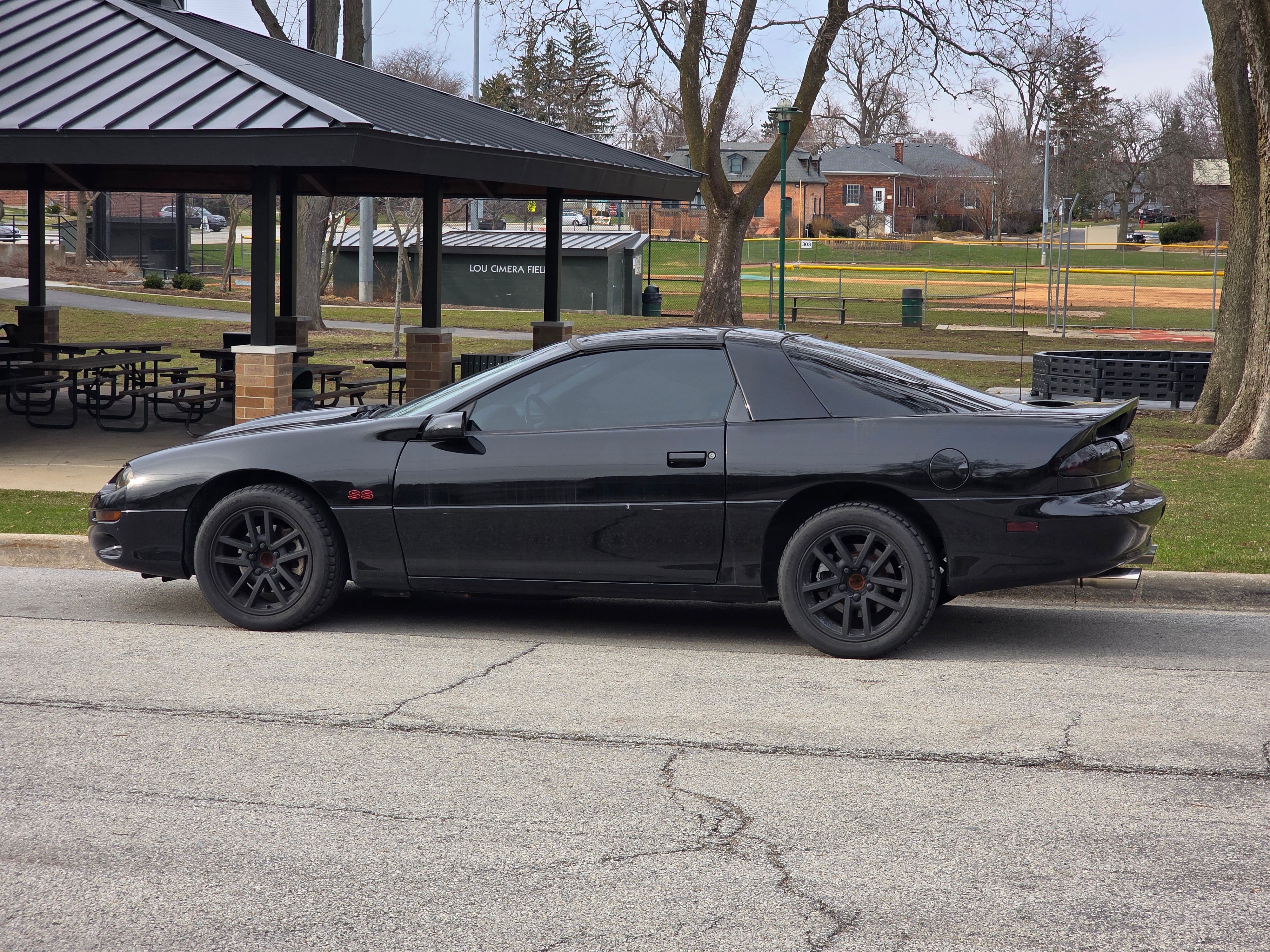 Used 2000 Chevrolet Camaro Z28 w/ SS Performance/Appearance Pkg RWD image 8