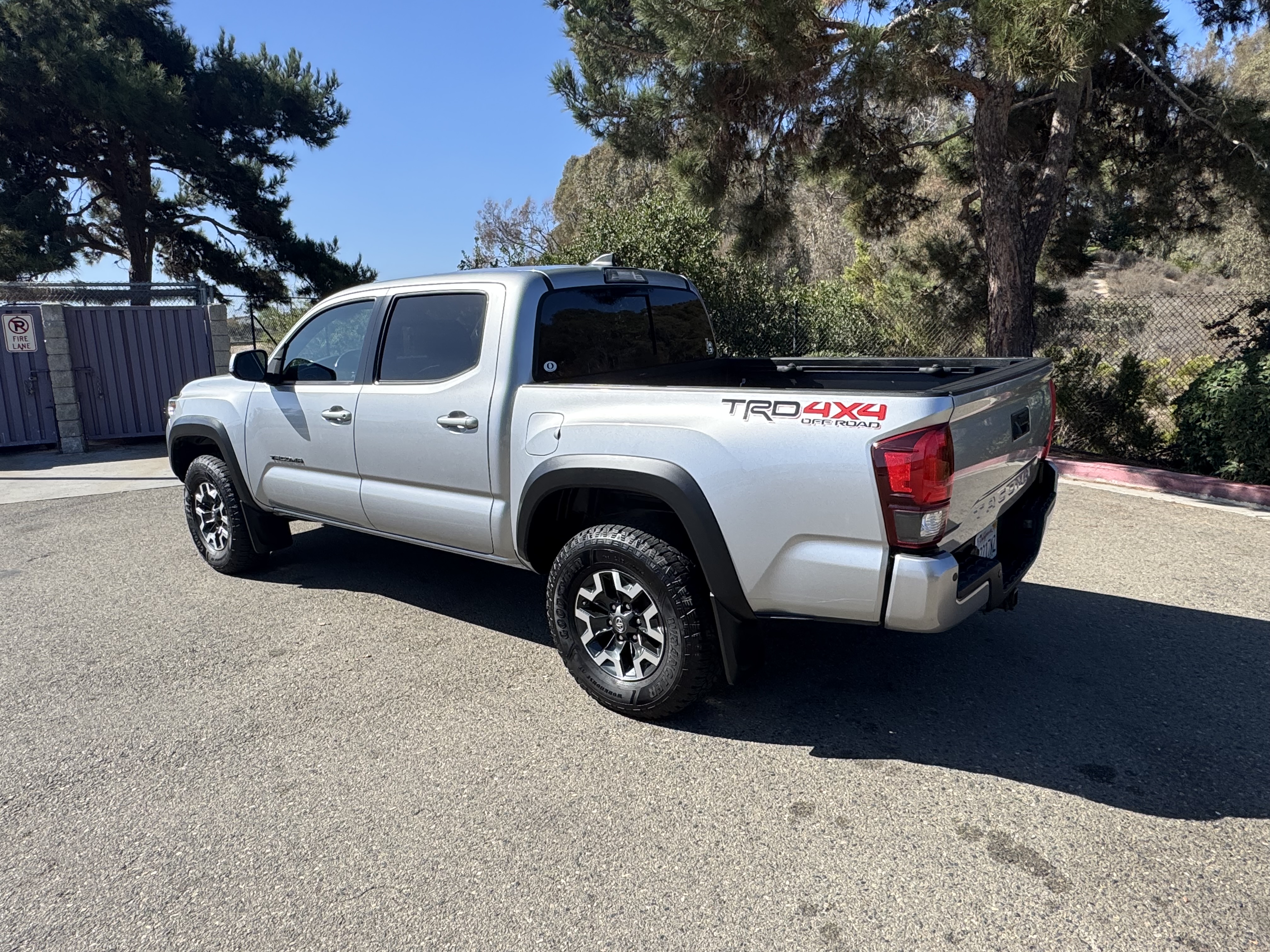 Used 2018 Toyota Tacoma TRD Off-Road w/ Technology Package AWD/4WD image 6