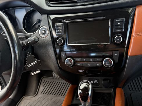 Used 2018 Nissan Rogue SL w/ Premium Package AWD/4WD image 26