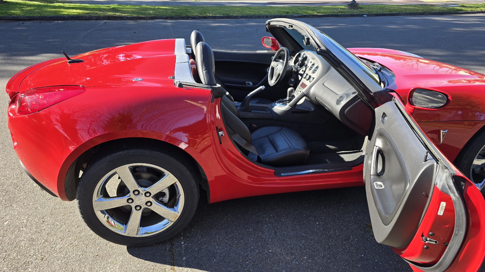 Used 2008 Pontiac Solstice GXP w/ Premium Package RWD image 8