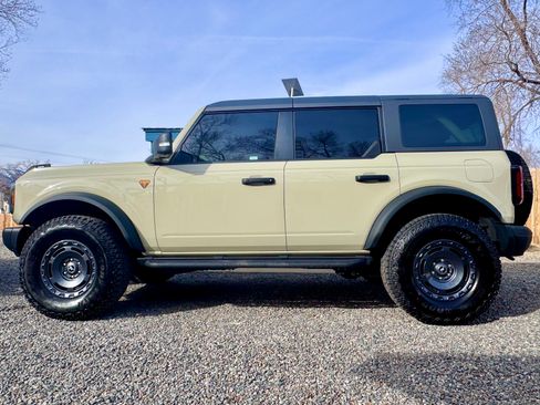 Used 2025 Ford Bronco Badlands image 1