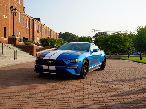 Used 2020 Ford Mustang GT RWD image 1