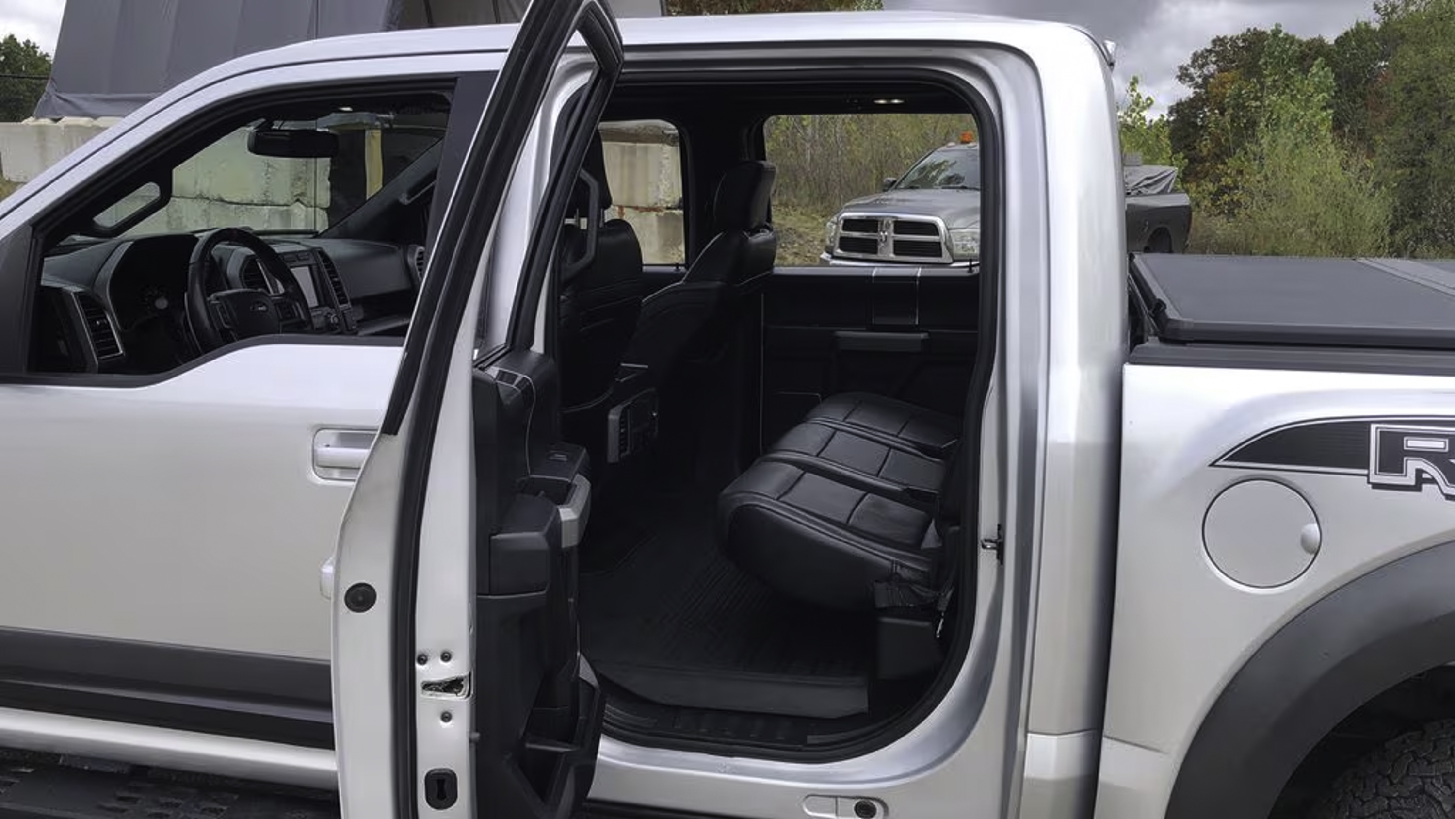 Used 2019 Ford F150 Raptor w/ Equipment Group 802A Luxury AWD/4WD image 12