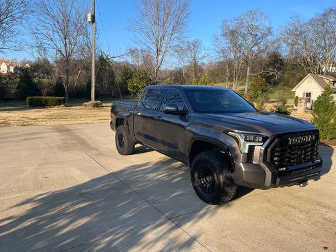 Used 2022 Toyota Tundra Platinum w/ Advanced Package image 5