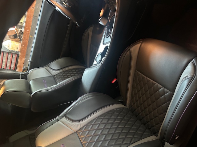 Used 2016 Dodge Challenger R/T RWD image 8