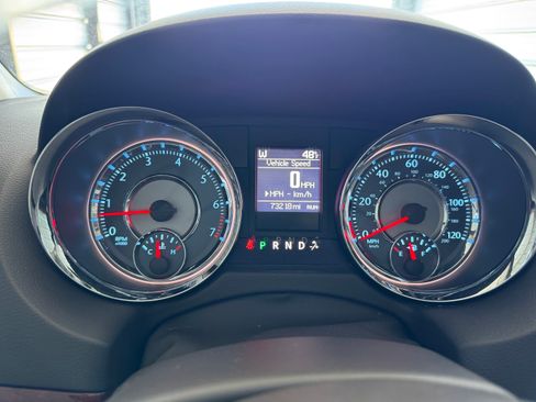 Used 2013 Chrysler Town & Country Touring-L w/ Driver Convenience Group image 30