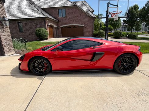Used 2017 McLaren 570S RWD image 2
