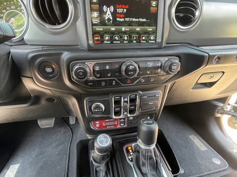 Used 2021 Jeep Wrangler Unlimited Rubicon image 2