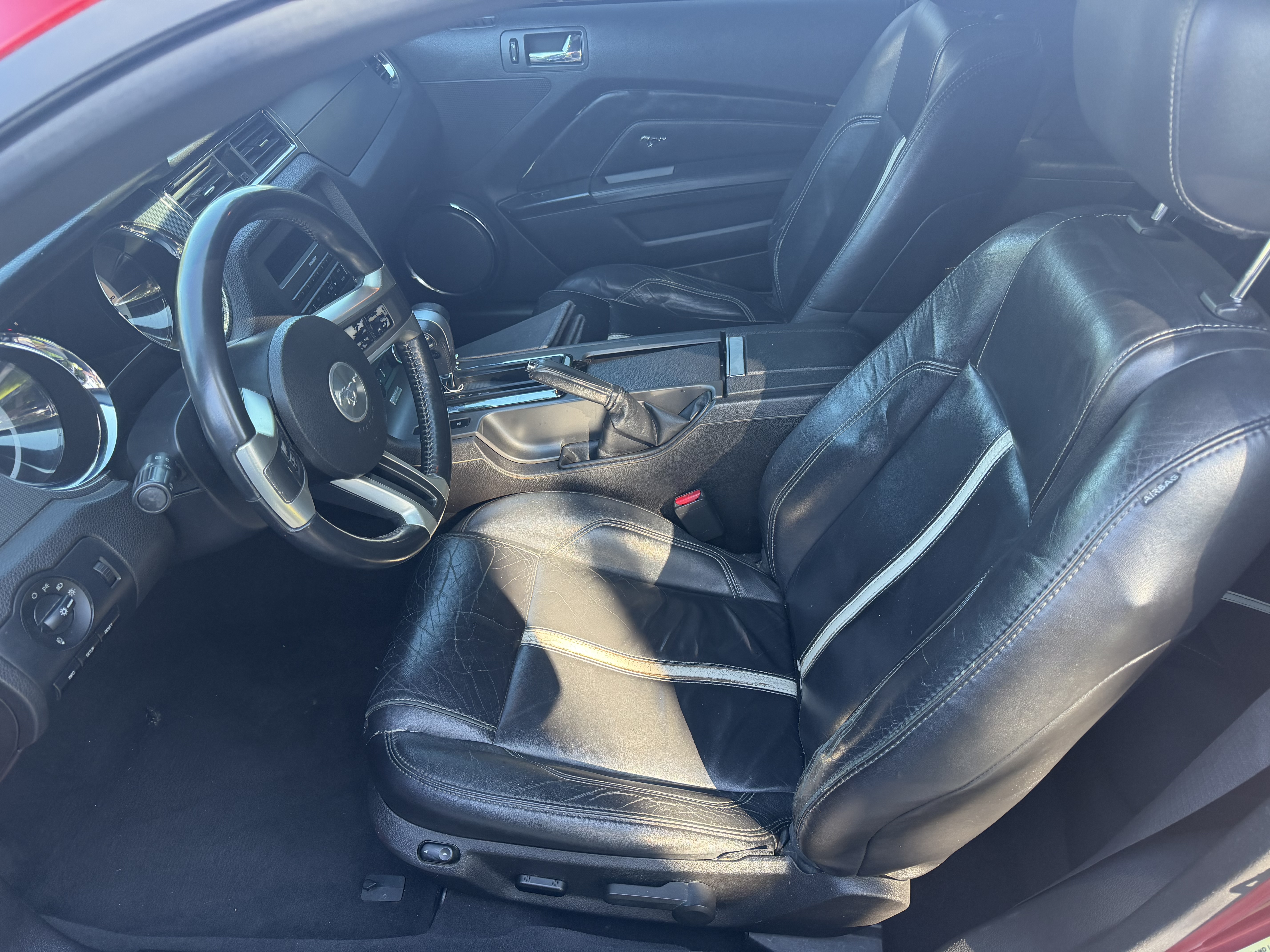Used 2010 Ford Mustang GT Premium RWD image 11
