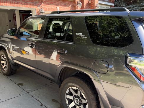 Used 2021 Toyota 4Runner TRD Off-Road Premium w/ Moonroof Package AWD/4WD image 4