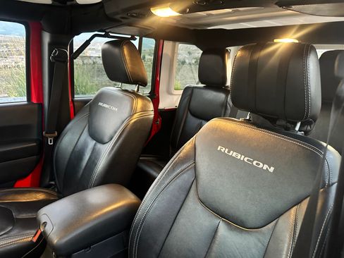 Used 2016 Jeep Wrangler Unlimited Rubicon w/ Connectivity Group image 21