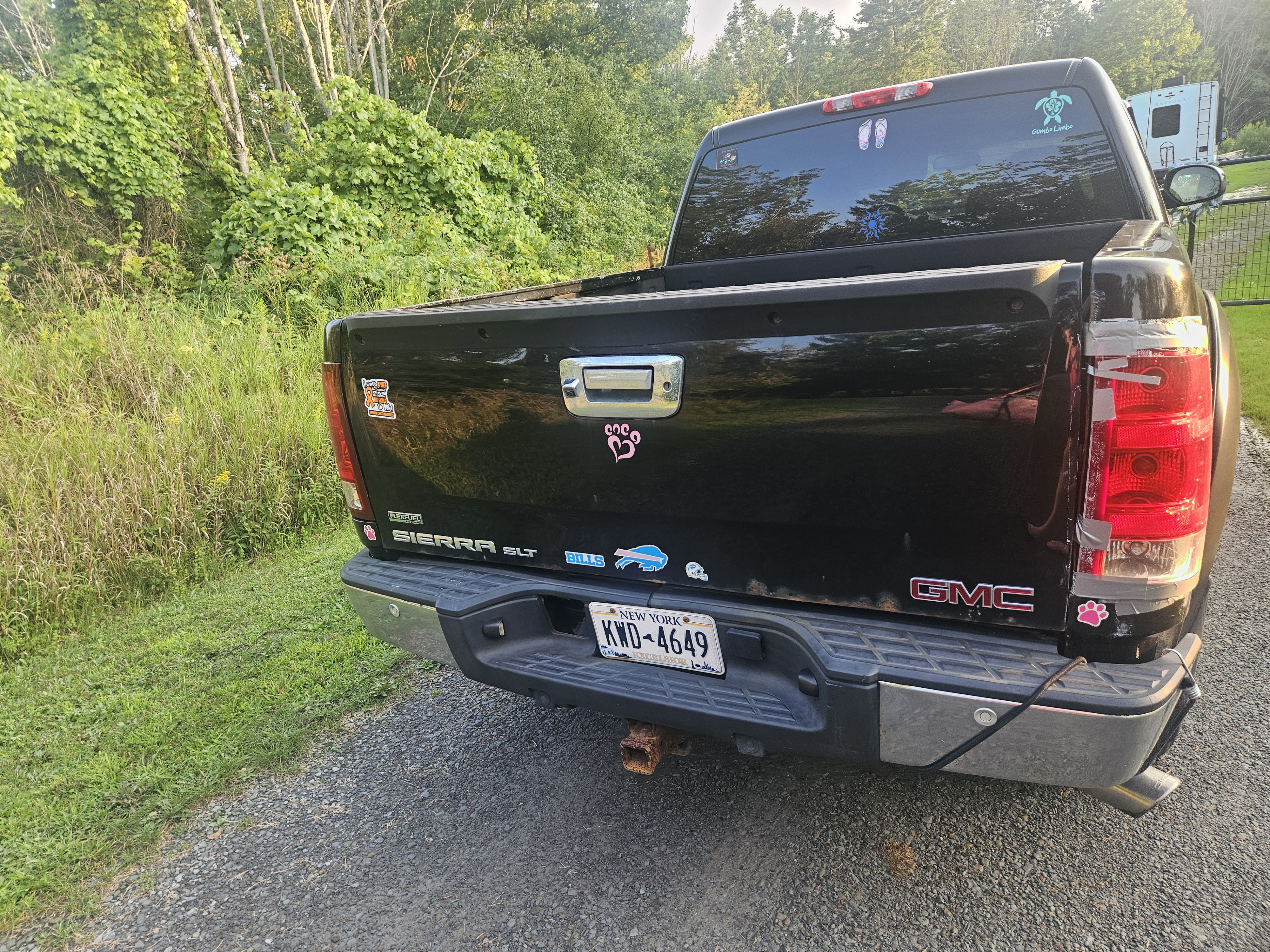 Used 2010 GMC Sierra 1500 SLT w/ LPO, Deluxe Chrome Package AWD/4WD image 5