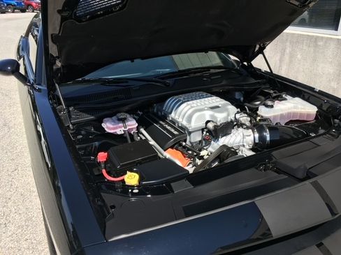 Used 2016 Dodge Challenger SRT Hellcat image 9