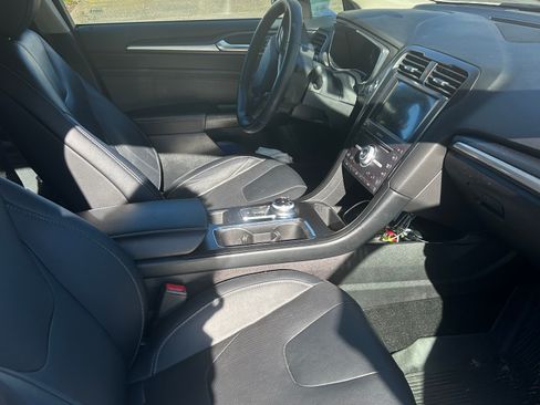 Used 2017 Ford Fusion Titanium image 12