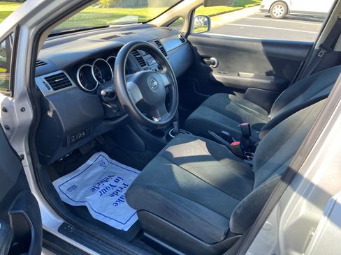 Used 2011 Nissan Versa 1.8 S image 8