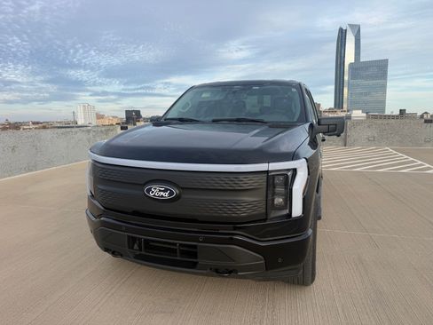 Used 2025 Ford F150 Lightning Flash w/ Max Trailer Tow Package image 2