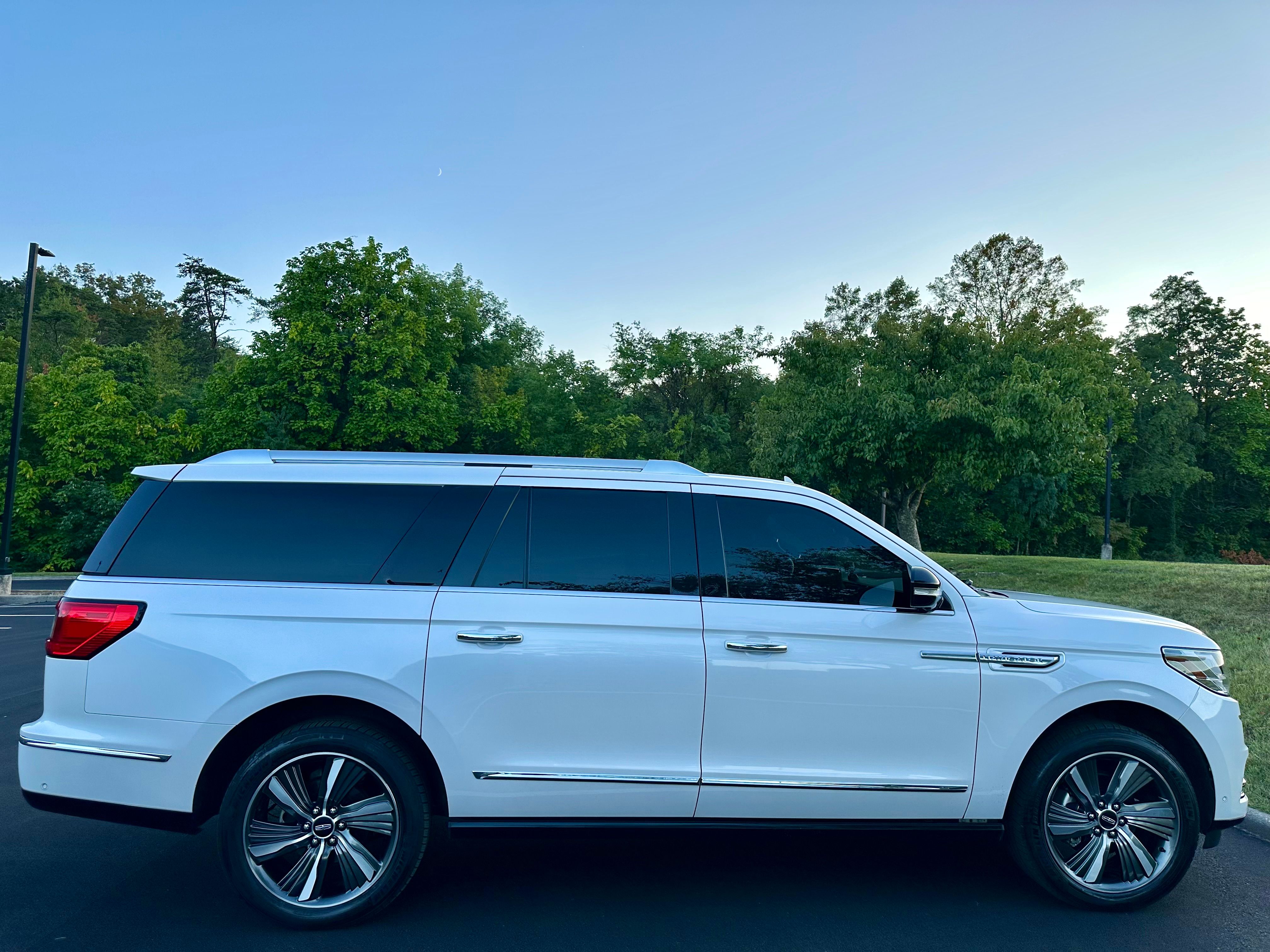 Used 2019 Lincoln Navigator L Reserve AWD/4WD image 4