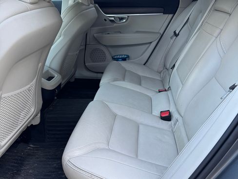 Used 2020 Volvo V90 T6 Cross Country image 10