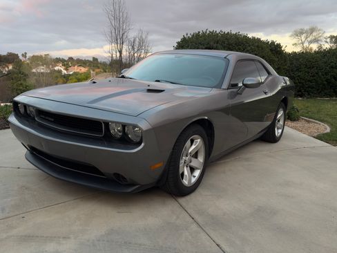 Used 2011 Dodge Challenger image 1