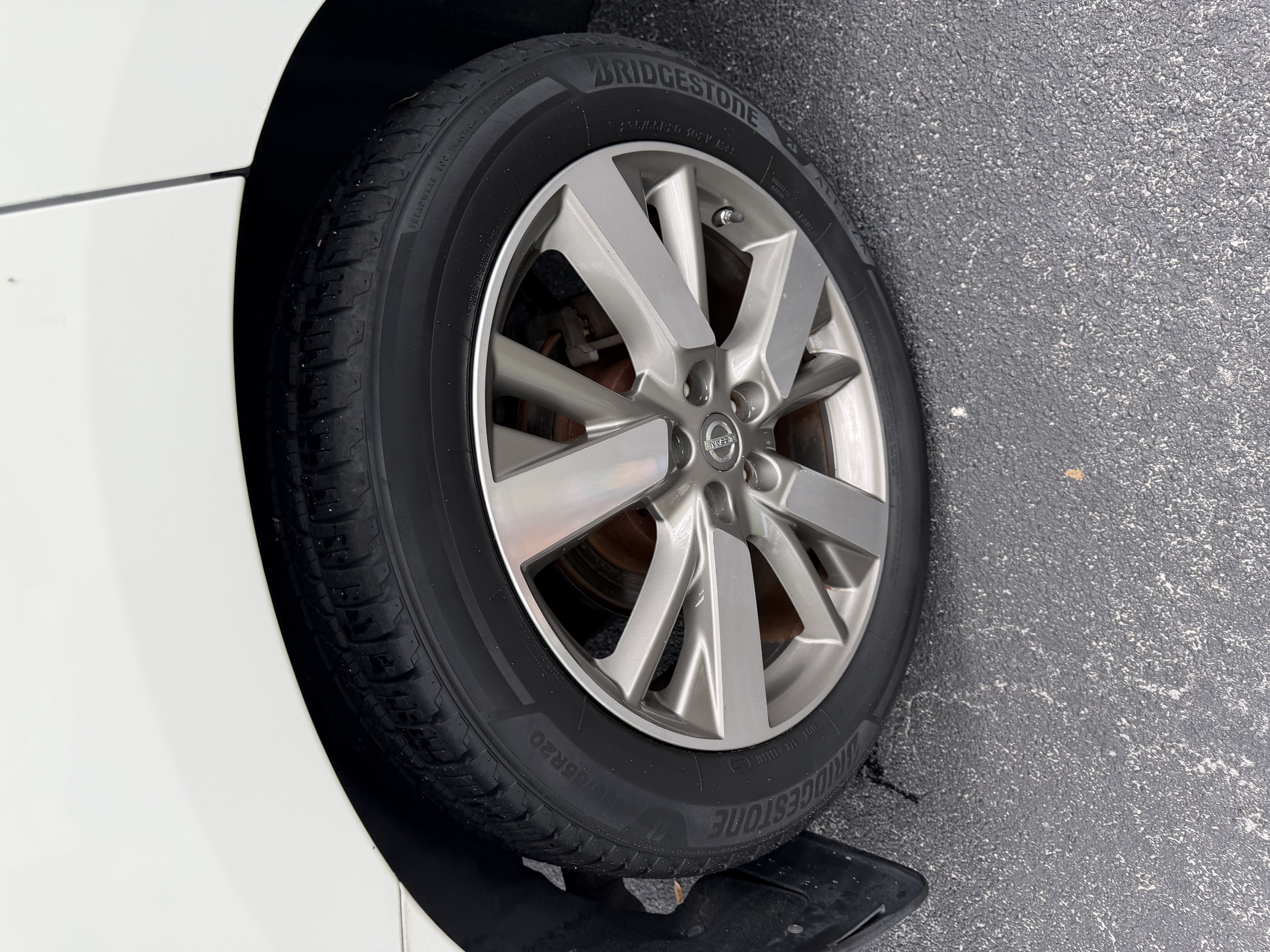 Used 2014 Nissan Pathfinder Platinum FWD image 16
