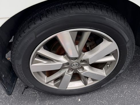 Used 2014 Nissan Pathfinder Platinum FWD image 16