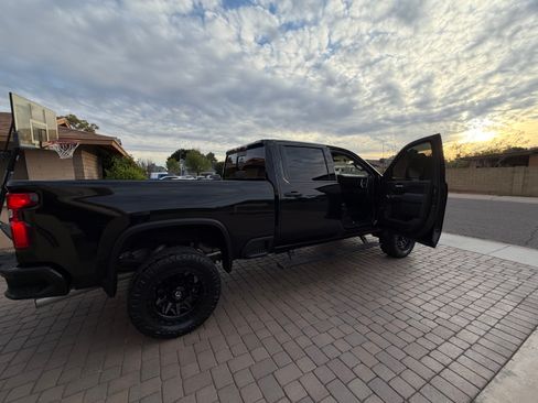 Used 2022 Chevrolet Silverado 2500 LTZ w/ LTZ Convenience Package image 5