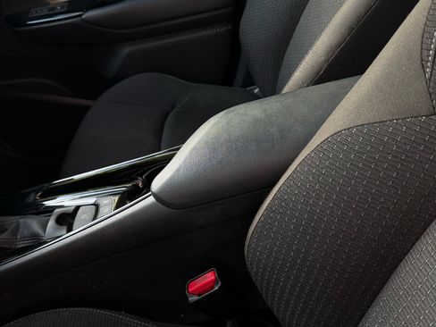 Used 2019 Toyota C-HR XLE image 14