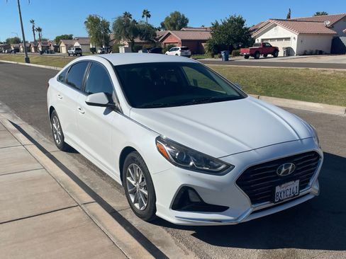 Used 2018 Hyundai Sonata SE image 2
