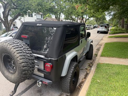 Used 2005 Jeep Wrangler Unlimited AWD/4WD image 2