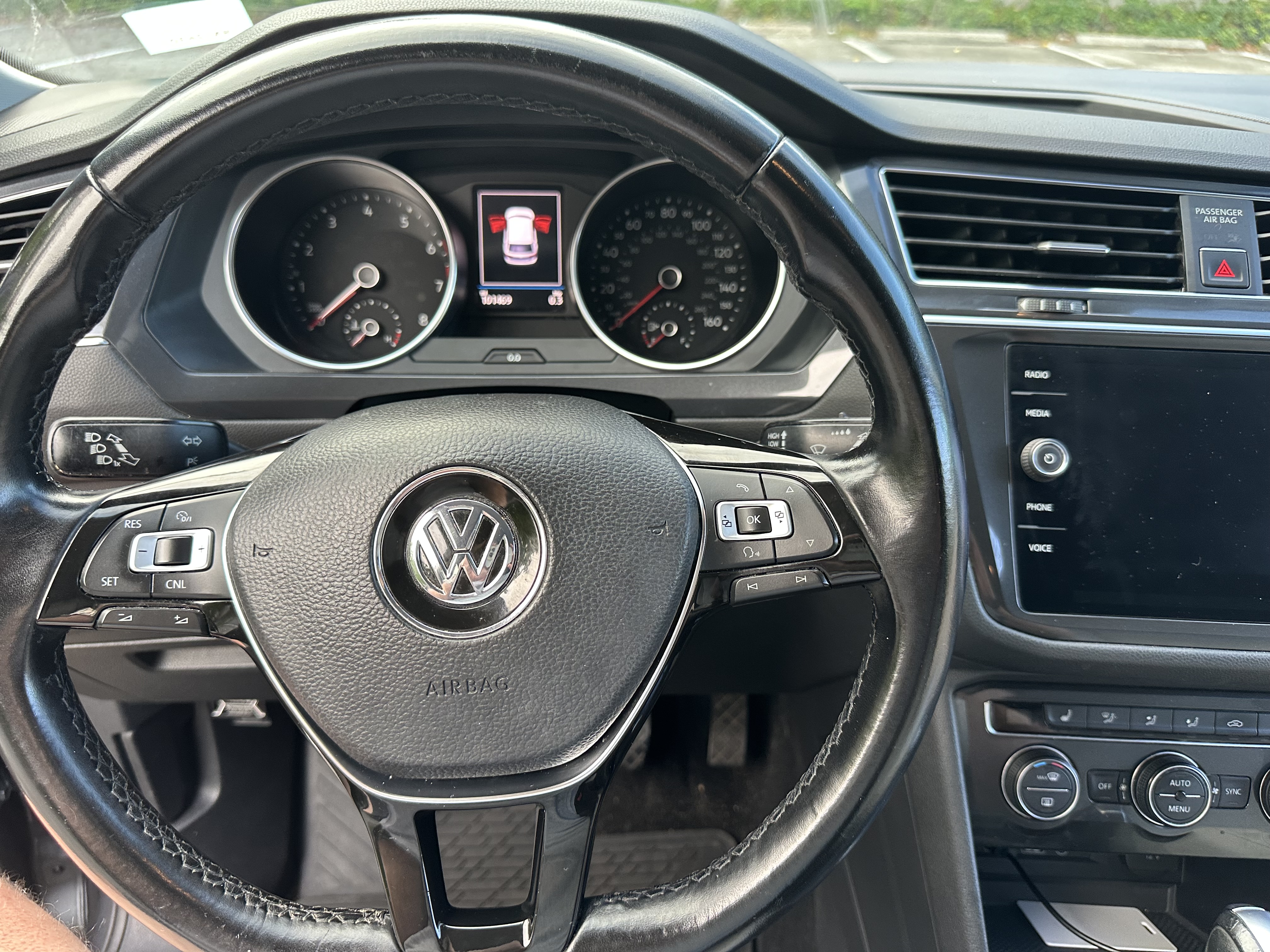 Used 2018 Volkswagen Tiguan SE FWD image 15