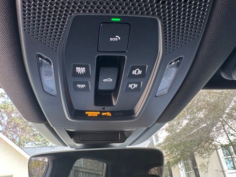 Used 2025 Porsche Cayenne S image 11