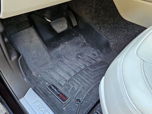 Used 2020 Land Rover Range Rover HSE image 24