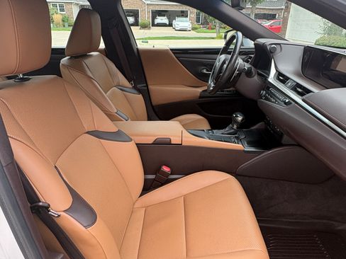 Used 2020 Lexus ES 300h w/ Premium Package FWD image 11