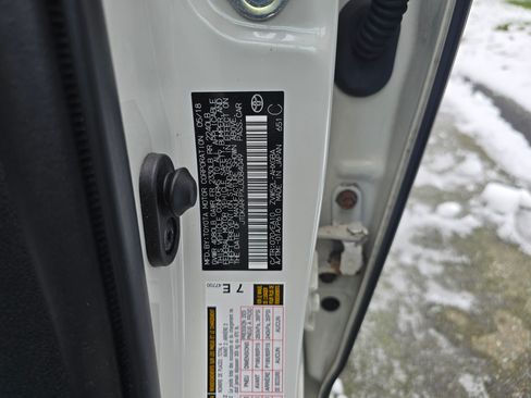 Used 2018 Toyota Prius Prime Premium image 21