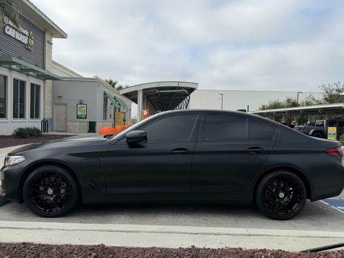Used 2022 BMW 530e w/ Premium Package RWD image 9