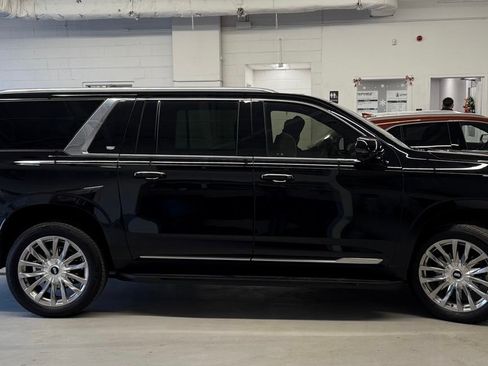 Used 2024 Cadillac Escalade ESV Premium Luxury image 4