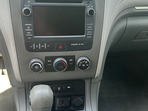 Used 2016 Chevrolet Traverse LS FWD image 13