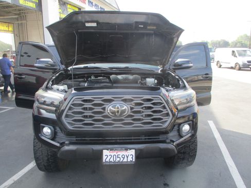 Used 2021 Toyota Tacoma TRD Off-Road w/ Technology Package image 29