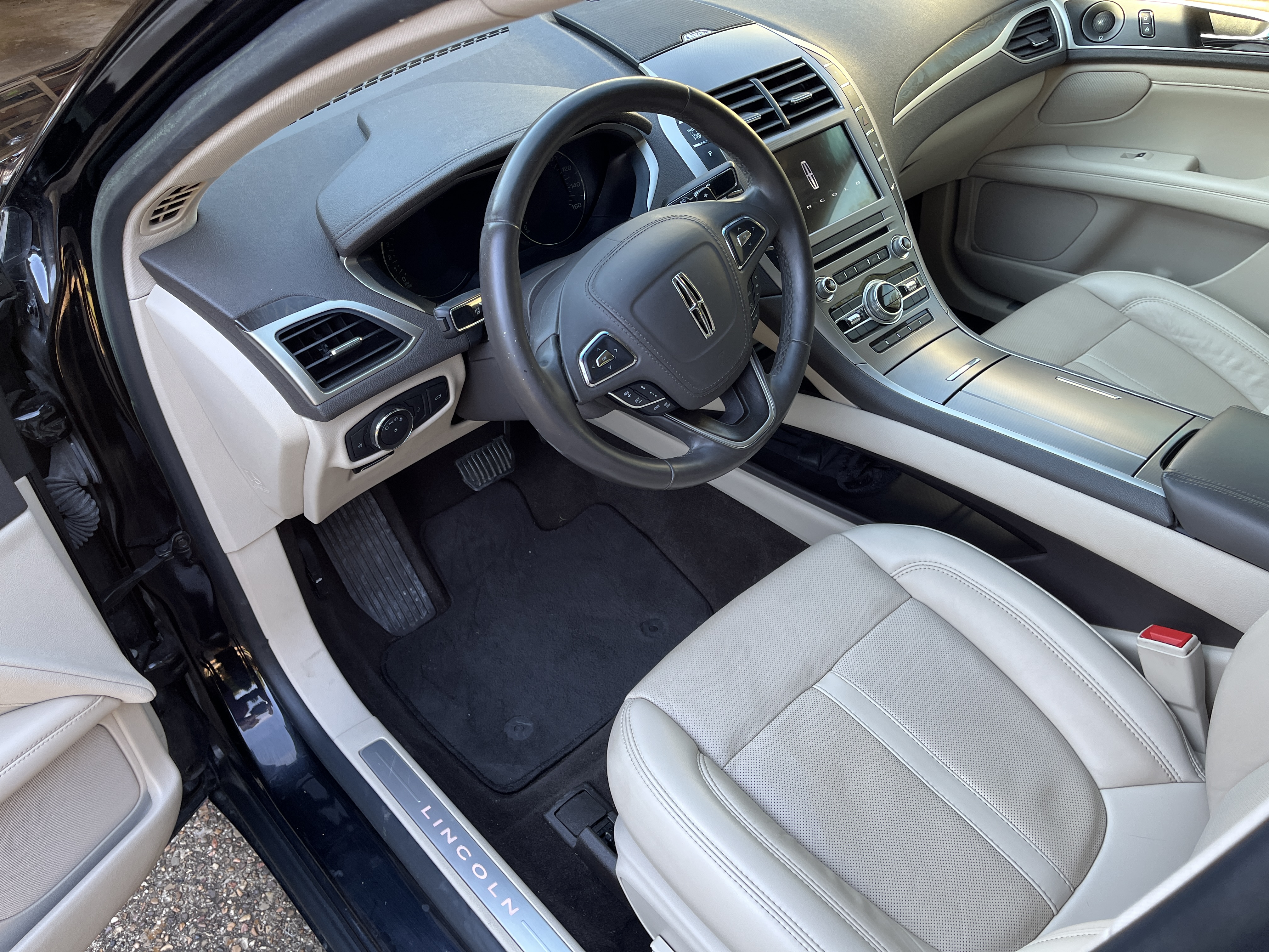 Used 2020 Lincoln MKZ Reserve w/ Monochromatic Package FWD image 10