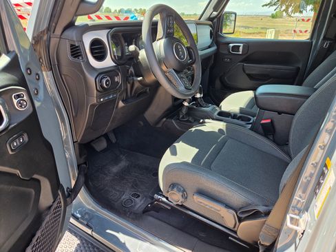 Used 2024 Jeep Wrangler Unlimited w/ Convenience Group AWD/4WD image 23