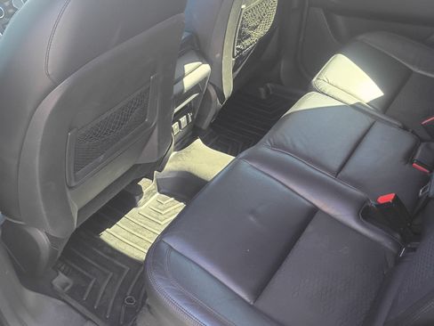 Used 2018 Land Rover Discovery Sport SE image 16