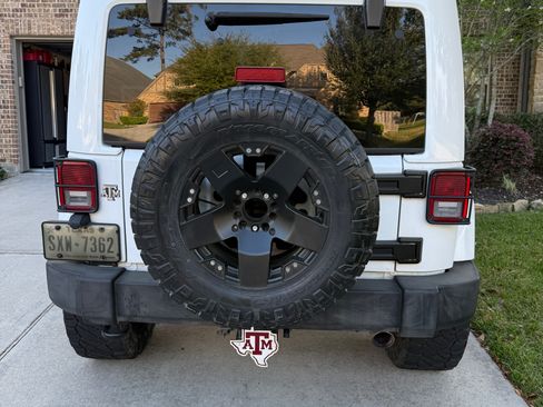 Used 2011 Jeep Wrangler Unlimited Sport image 4